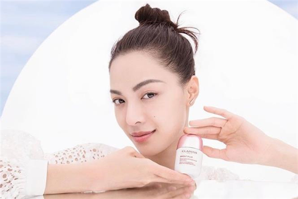 嬌韻詩光芒小瓷瓶價格 嬌韻詩光芒小瓷瓶適合什么膚質 嬌韻詩光芒小瓷瓶價格 嬌韻詩光芒小瓷瓶適合什么膚質