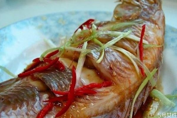 微波爐可以蒸魚嗎 微波爐蒸魚時(shí)間要多長