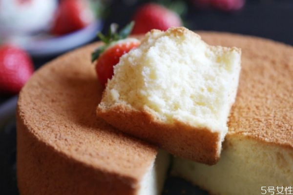 戚風蛋糕應(yīng)該怎么做 戚風蛋糕怎么做不塌陷