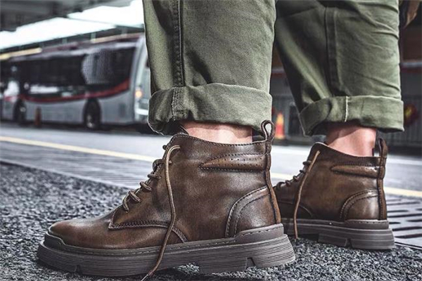 男生工裝靴配什么褲子好看 男生工裝靴搭配圖片 男生工裝靴配什么褲子好看 男生工裝靴搭配圖片