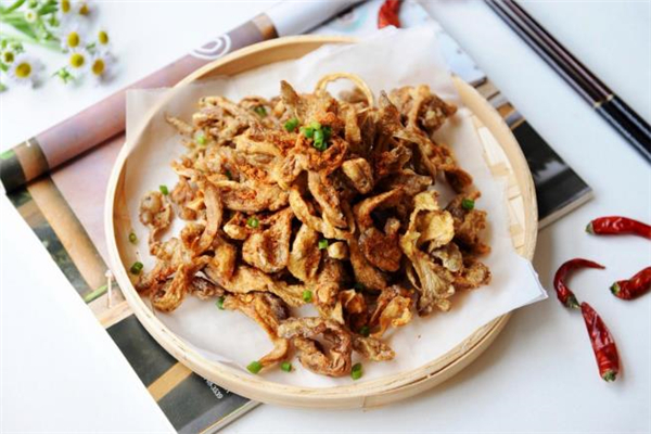 炸平菇的做法 炸平菇用焯水嗎 炸平菇的做法 炸平菇用焯水嗎