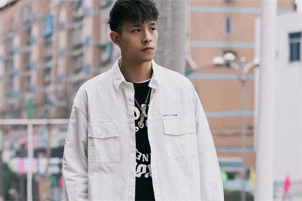 休閑白襯衫怎么搭配 休閑白襯衫搭配圖片 休閑白襯衫怎么搭配 休閑白襯衫搭配圖片