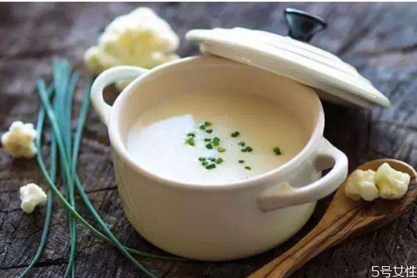 湯應(yīng)該飯前喝還是飯后喝 喝湯有什么講究 湯應(yīng)該飯前喝還是飯后喝 喝湯有什么講究