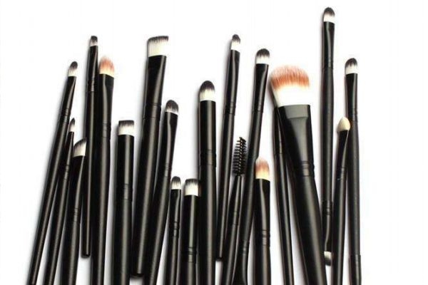 化妝刷能用開(kāi)水泡嗎 化妝刷用冷水還是熱水 化妝刷能用開(kāi)水泡嗎 化妝刷用冷水還是熱水