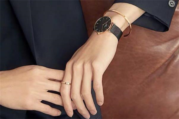 剛?cè)肼殘?chǎng)的男生如何穿搭 男生在職場(chǎng)中怎么穿搭 剛?cè)肼殘?chǎng)的男生如何穿搭 男生在職場(chǎng)中怎么穿搭