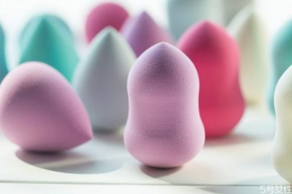 美妝蛋用熱水還是冷水浸濕 美妝蛋要泡多長(zhǎng)時(shí)間 美妝蛋用熱水還是冷水浸濕 美妝蛋要泡多長(zhǎng)時(shí)間
