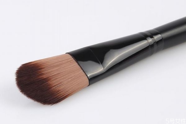 化妝刷能用開(kāi)水泡嗎 化妝刷用冷水還是熱水 化妝刷能用開(kāi)水泡嗎 化妝刷用冷水還是熱水