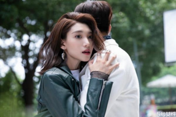 戀愛會讓人盲目嗎 戀愛中人智商真的為零嗎 戀愛會讓人盲目嗎 戀愛中人智商真的為零嗎