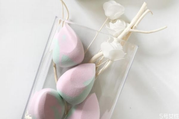 海綿蛋干的吃粉還是濕的吃粉 一個美妝蛋的壽命 海綿蛋干的吃粉還是濕的吃粉 一個美妝蛋的壽命