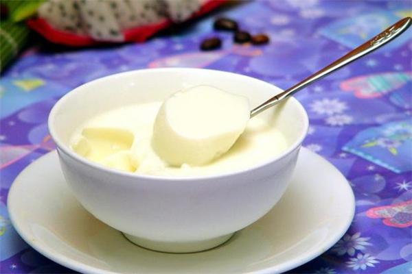 雙皮奶牛奶和蛋清的比例 做雙皮奶蛋清要打到什么程度 雙皮奶牛奶和蛋清的比例 做雙皮奶蛋清要打到什么程度