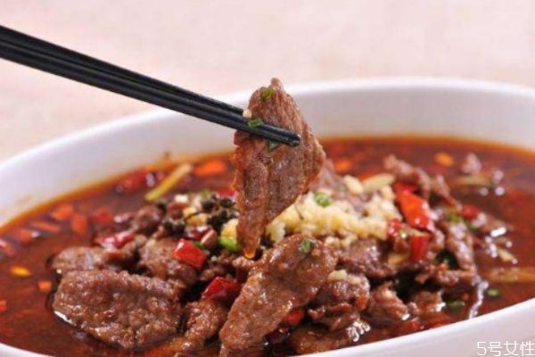 水煮牛肉怎么做好吃 水煮牛肉的簡(jiǎn)單做法 水煮牛肉怎么做好吃 水煮牛肉的簡(jiǎn)單做法