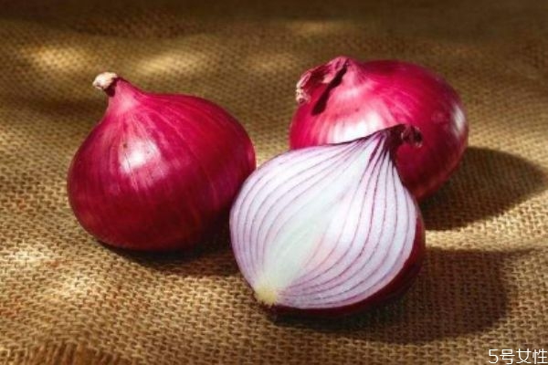 洋蔥炒雞蛋怎么做好吃 洋蔥炒雞蛋的簡(jiǎn)單做法 洋蔥炒雞蛋怎么做好吃 洋蔥炒雞蛋的簡(jiǎn)單做法