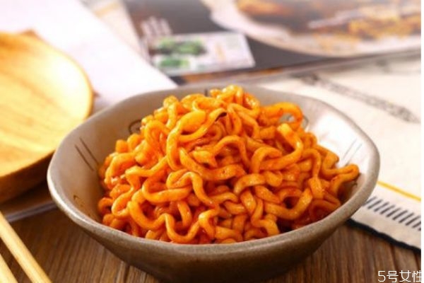 吃火雞面上火嗎 火雞面為什么那么辣 吃火雞面上火嗎 火雞面為什么那么辣