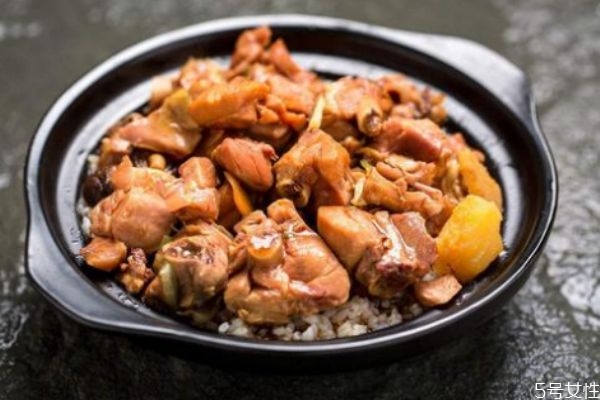 排骨糯米飯?jiān)趺醋龊贸?排骨糯米飯的簡(jiǎn)單做法 排骨糯米飯?jiān)趺醋龊贸?排骨糯米飯的簡(jiǎn)單做法