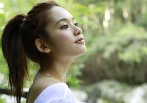 馬尾辮怎樣扎出空氣感 臉大女生適合的五種馬尾辨 馬尾辮怎樣扎出空氣感 臉大女生適合的五種馬尾辨