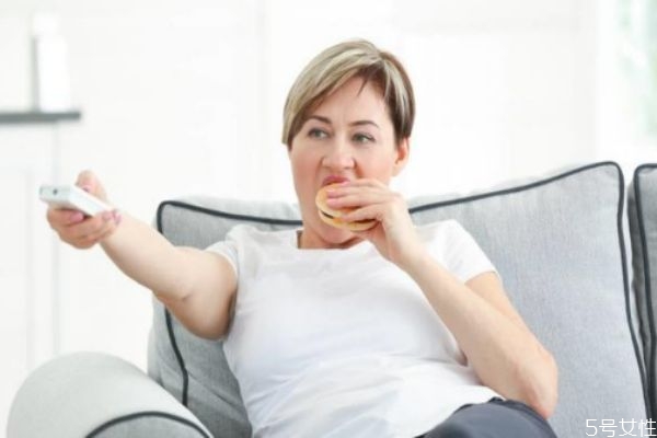 久坐會(huì)長痔瘡嗎 久坐對身體有哪些影響