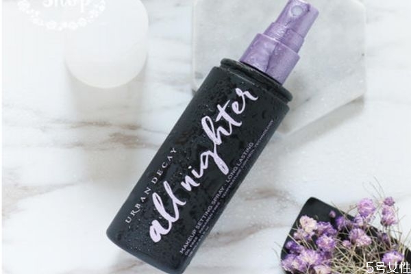 臉上長痘痘可以化妝嗎 經(jīng)常化妝長痘痘怎么辦