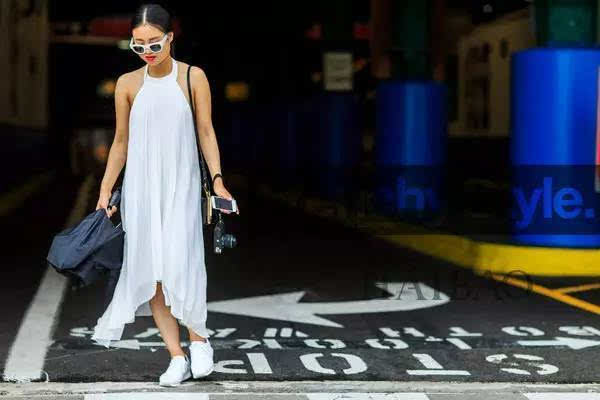 平胸適合穿吊帶嗎 平胸女生春季穿搭技巧 平胸適合穿吊帶嗎 平胸女生春季穿搭技巧