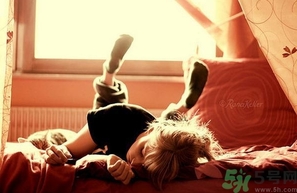 冬天睡覺穿秋衣秋褲好嗎？冬天睡覺是裸睡好還是穿秋衣好？