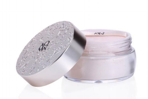 散粉可以用洗面奶卸嗎 洗面奶能洗掉散粉嗎 散粉可以用洗面奶卸嗎 洗面奶能洗掉散粉嗎