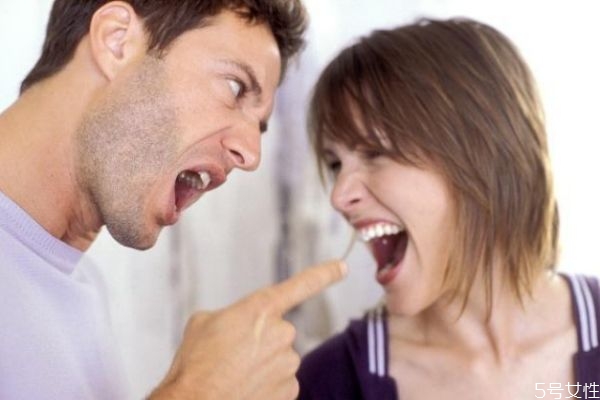 女人出軌的時(shí)候會(huì)有什么特征 女人出軌最典型的表現(xiàn) 女人出軌的時(shí)候會(huì)有什么特征 女人出軌最典型的表現(xiàn)