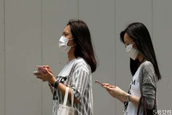 一次性口罩可以戴兩三個嗎 口罩戴多了有好處嗎 一次性口罩可以戴兩三個嗎 口罩戴多了有好處嗎