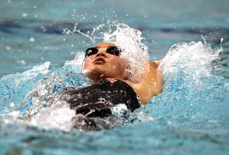 仰泳適合初學者嗎 仰泳游多久可以消耗脂肪 仰泳適合初學者嗎 仰泳游多久可以消耗脂肪
