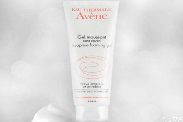 乳液放了一年還能用嗎 乳液的作用是什么 乳液放了一年還能用嗎 乳液的作用是什么