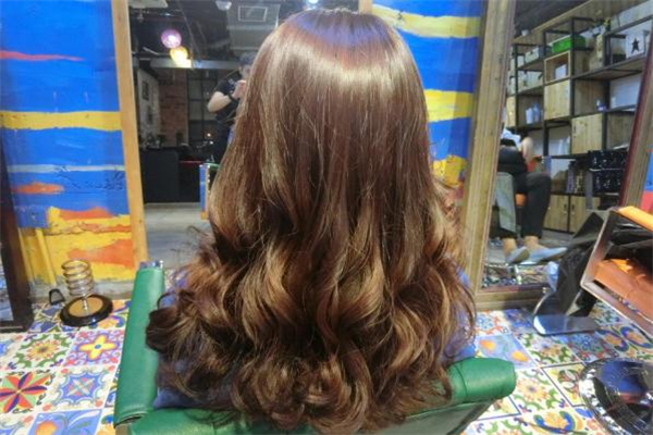 橄欖棕發(fā)色容易掉色嗎 橄欖棕在陽(yáng)光下是什么顏色 橄欖棕發(fā)色容易掉色嗎 橄欖棕在陽(yáng)光下是什么顏色