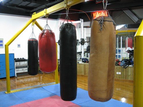 沙袋的大小怎么選擇 打沙袋非要戴手套嗎 沙袋的大小怎么選擇 打沙袋非要戴手套嗎