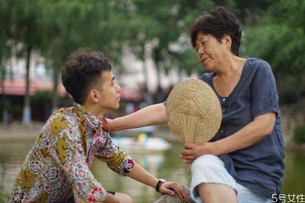 第一次去女友家要怎么表現(xiàn) 怎么贏的女友父母喜愛 第一次去女友家要怎么表現(xiàn) 怎么贏的女友父母喜愛