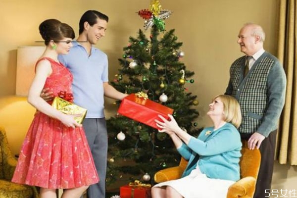 第一次去女友家要怎么表現(xiàn) 怎么贏的女友父母喜愛 第一次去女友家要怎么表現(xiàn) 怎么贏的女友父母喜愛