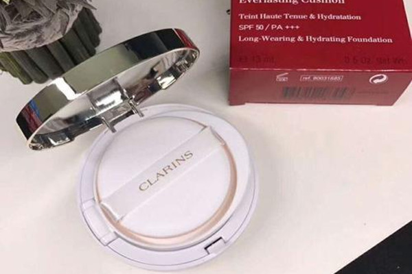 嬌韻詩熬夜氣墊滋潤嗎 嬌韻詩熬夜氣墊適合什么膚質 嬌韻詩熬夜氣墊滋潤嗎 嬌韻詩熬夜氣墊適合什么膚質