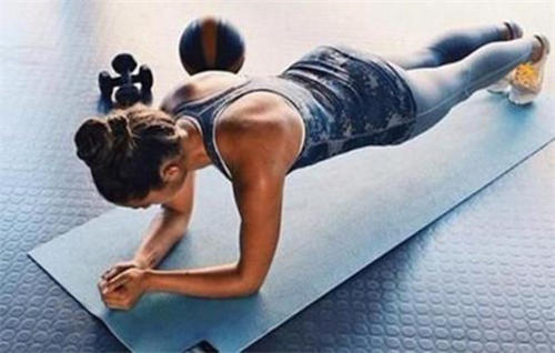 平板支撐對(duì)男生的好處 平板支撐晚上適合做嗎 平板支撐對(duì)男生的好處 平板支撐晚上適合做嗎