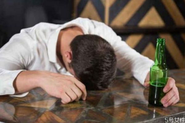 男生什么時(shí)候會(huì)說(shuō)實(shí)話(huà) 酒后真的可以吐真言嗎 男生什么時(shí)候會(huì)說(shuō)實(shí)話(huà) 酒后真的可以吐真言嗎