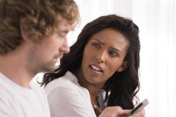 老公外遇有什么表現(xiàn) 外遇究竟是誰的錯 老公外遇有什么表現(xiàn) 外遇究竟是誰的錯