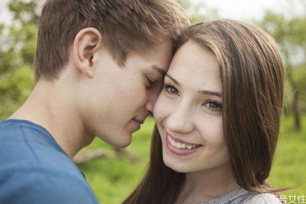 男生為什么忘不了初戀 女生是否要計較男生初戀