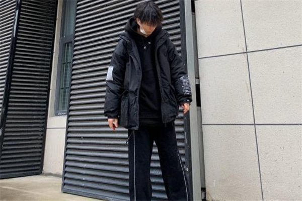 港風(fēng)羽絨服什么顏色好看 港風(fēng)羽絨服流行什么顏色 港風(fēng)羽絨服什么顏色好看 港風(fēng)羽絨服流行什么顏色