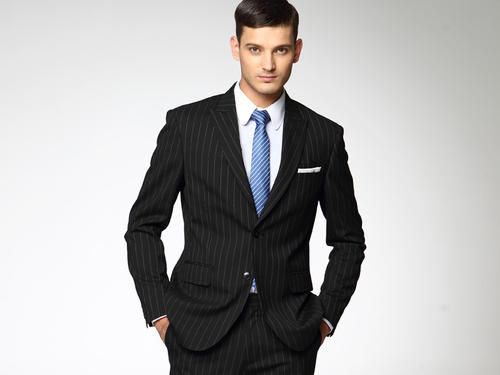 襯衫上有折痕怎么辦 襯衫領(lǐng)口高出西裝多少較好 襯衫上有折痕怎么辦 襯衫領(lǐng)口高出西裝多少較好