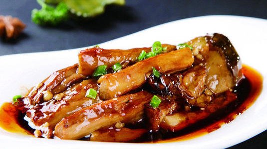 紅燒茄子要炸嗎 紅燒茄子要放那些調料呢 紅燒茄子要炸嗎 紅燒茄子要放那些調料呢