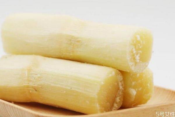 甘蔗削皮后變紅能吃嗎 甘蔗削皮后可以放多久 甘蔗削皮后變紅能吃嗎 甘蔗削皮后可以放多久
