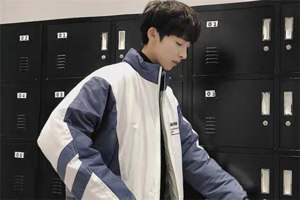 拼色棉服什么顏色好看 拼色棉服流行什么顏色 拼色棉服什么顏色好看 拼色棉服流行什么顏色