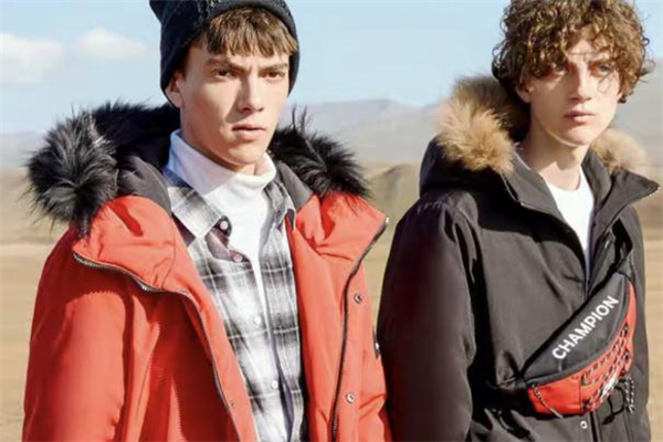 男生紅色羽絨服怎么搭配 男生紅色羽絨服搭配圖片 男生紅色羽絨服怎么搭配 男生紅色羽絨服搭配圖片