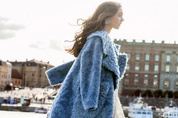 顆粒絨跟羊羔絨一樣嗎 顆粒絨和羊羔絨有什么區(qū)別 顆粒絨跟羊羔絨一樣嗎 顆粒絨和羊羔絨有什么區(qū)別