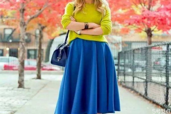 草綠色配什么顏色最搭 草綠色搭配盤點 草綠色配什么顏色最搭 草綠色搭配盤點