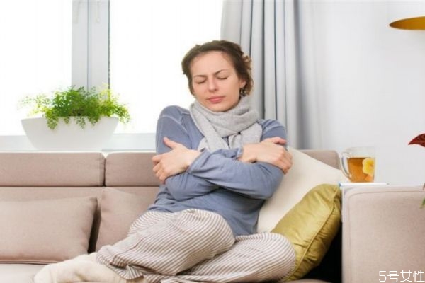 怎么安慰姨媽痛的女友 女友姨媽期脾氣暴躁怎么辦 怎么安慰姨媽痛的女友 女友姨媽期脾氣暴躁怎么辦