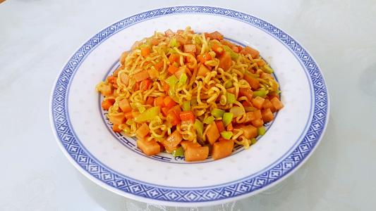 炒方便面為什么會粘鍋呢 什錦炒方便面怎么做好吃呢 炒方便面為什么會粘鍋呢 什錦炒方便面怎么做好吃呢