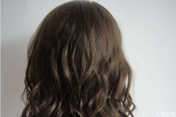 假發(fā)為什么越來(lái)越干 假發(fā)很干怎么辦 假發(fā)為什么越來(lái)越干 假發(fā)很干怎么辦