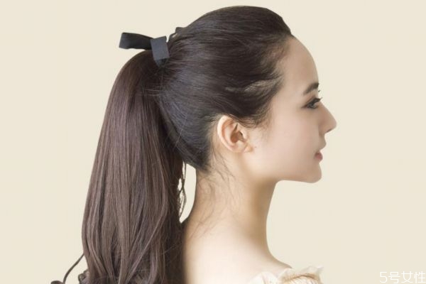 怎樣戴假發(fā) 假發(fā)怎么戴的步驟 怎樣戴假發(fā) 假發(fā)怎么戴的步驟