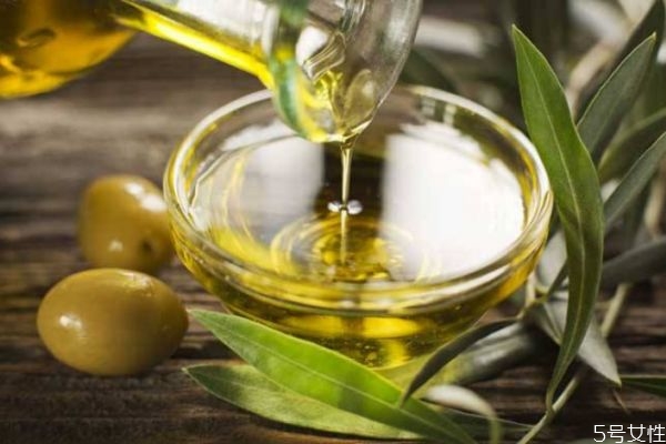 橄欖油的功效和作用 橄欖油的營養(yǎng)價值 橄欖油的功效和作用 橄欖油的營養(yǎng)價值